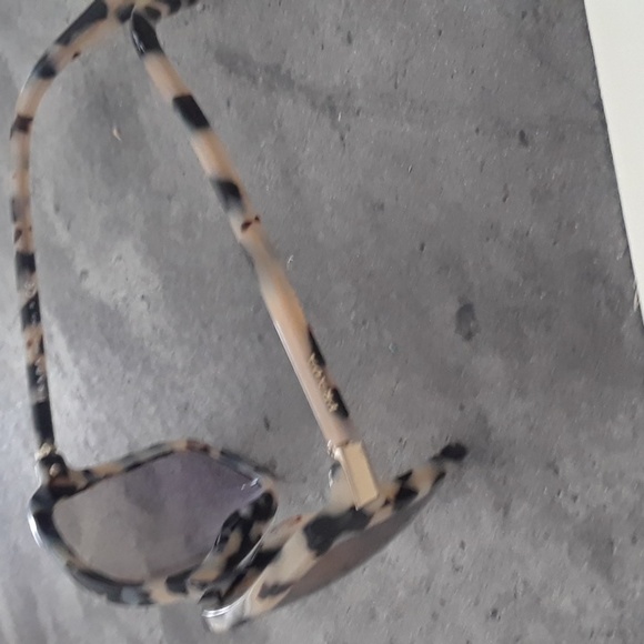 PRADA SUNGLASSES.. - Picture 5 of 8